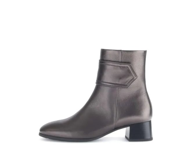 Elegante enkellaarsjes brons