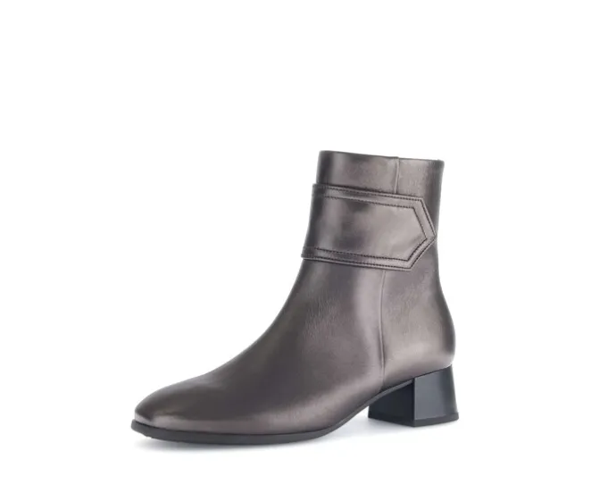 Elegante enkellaarsjes brons