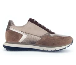 Lage sneaker bruin