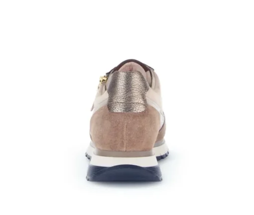 Lage sneaker bruin
