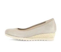 Pump met sleehak beige