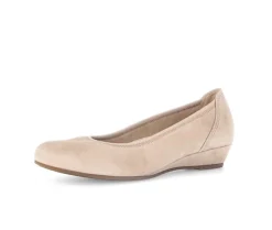Pump met sleehak beige