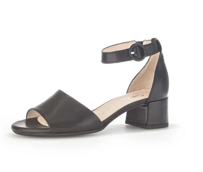 Sandal met riempjes zwart