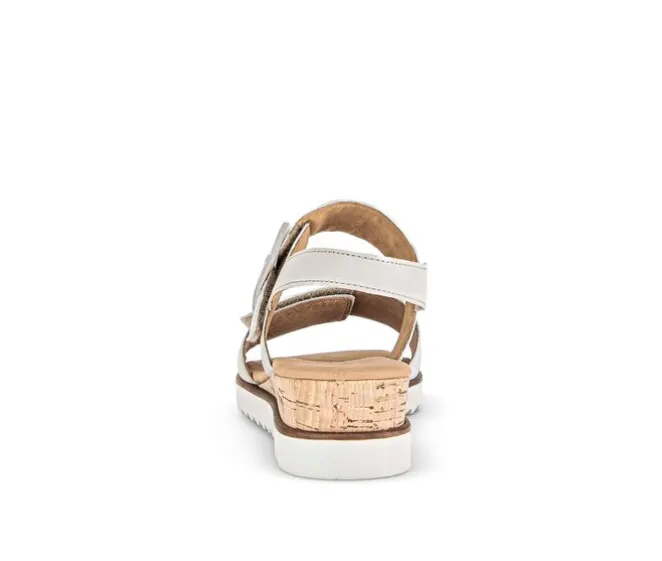 Sandaleno met sleehak beige