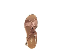 Sandaleno met sleehak bruin