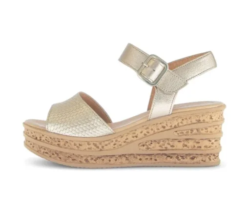 Sandaleno met sleehak goud