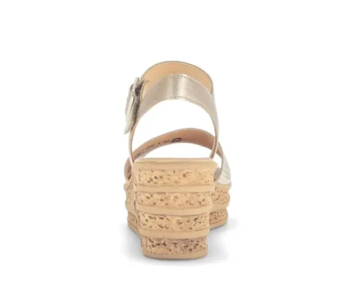 Sandaleno met sleehak goud
