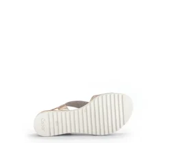 Sandaleno met sleehak goud