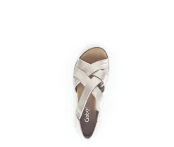 Sandaleno met sleehak goud