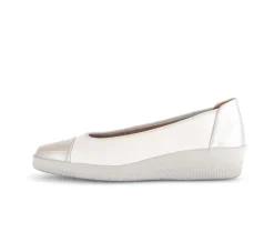 Sportieve ballerina crème