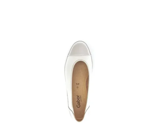 Sportieve ballerina crème